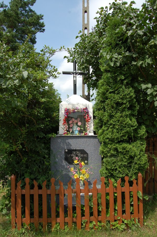 Kapliczka u zbiegu ulic Osiedlowej i Leśnej