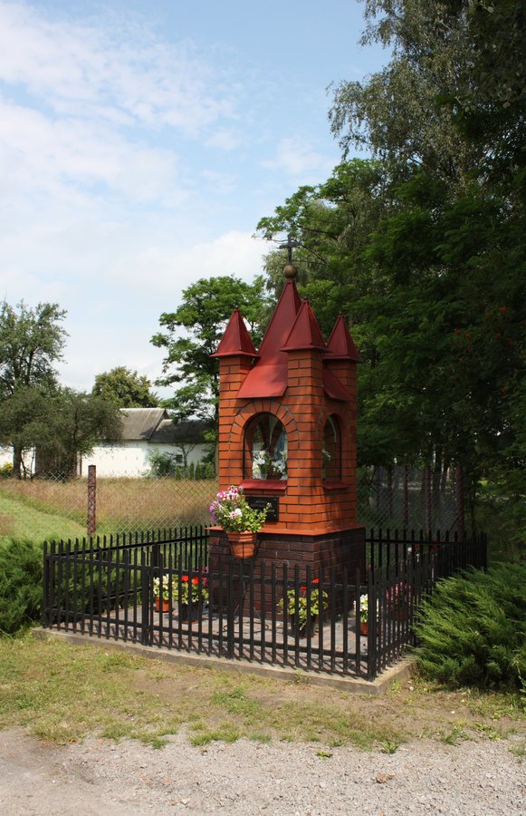 Kapliczka u zbiegu ulica Parkowej i Zarzecze