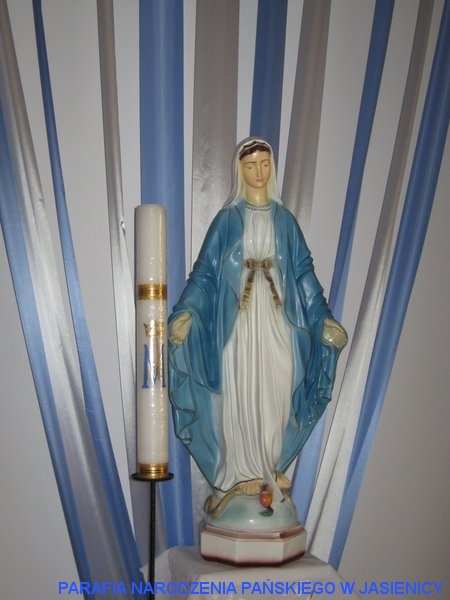 Figura Matki Bożej ze świecą roratnią