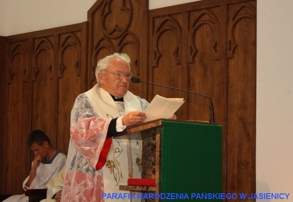 Ksiądz dr Jan Gryciuk głosi kazanie