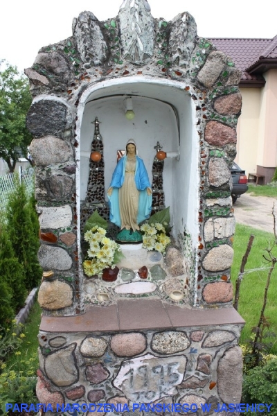 Kapliczka u zbiegu ulic Lipowej i Kolejowej