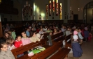 Spotkanie różańcowe - dzieci modlą się